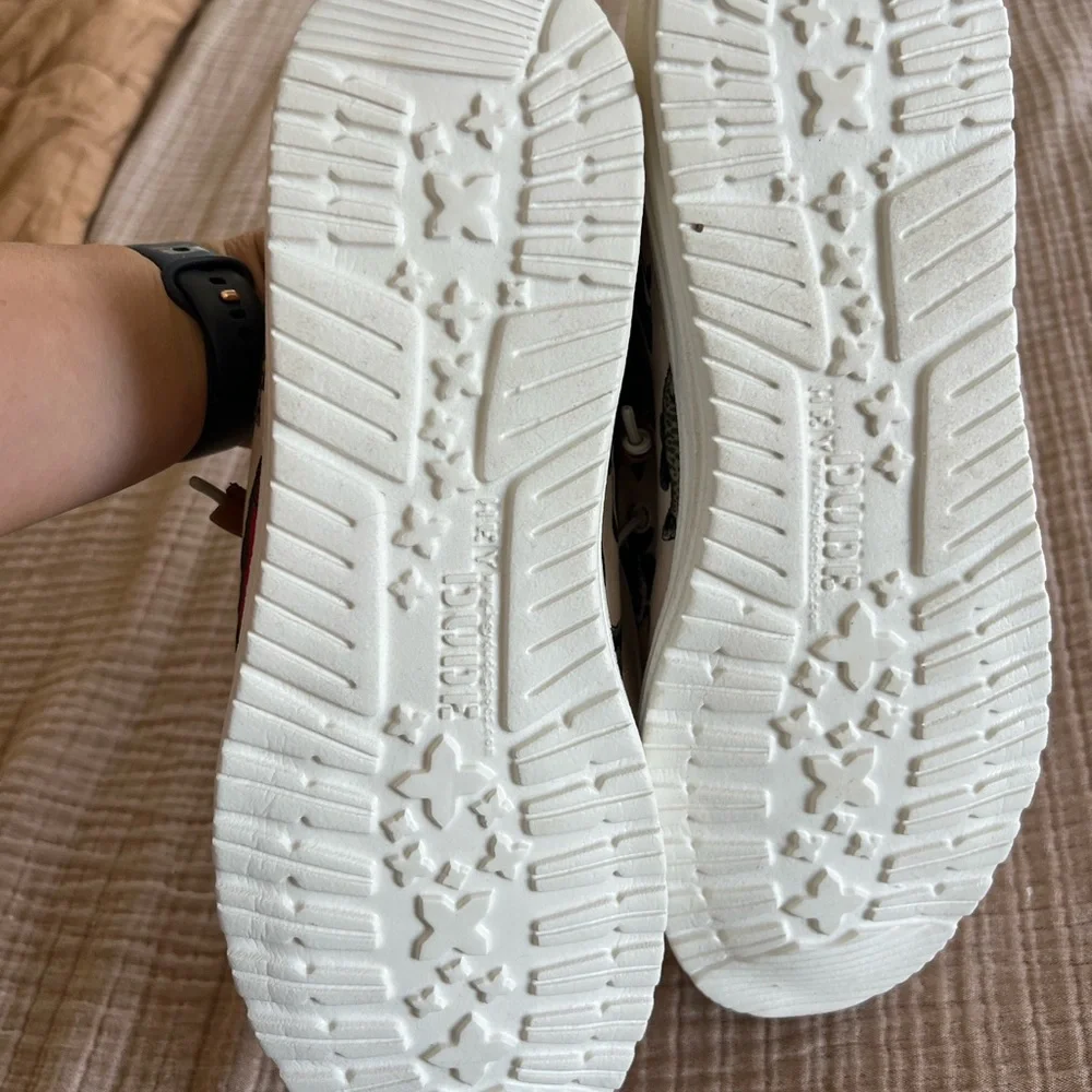 Hey Dude Mens Fish Pattern Moccasins - White and Black - Picture 4 of 6